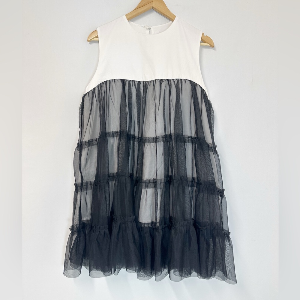 Madonna & Co sleeveless with tulle mini babydoll dress black/white